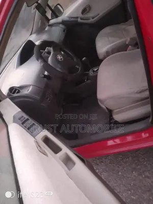 Toyota Vitz 1.3 FWD 5dr 2010 Red
