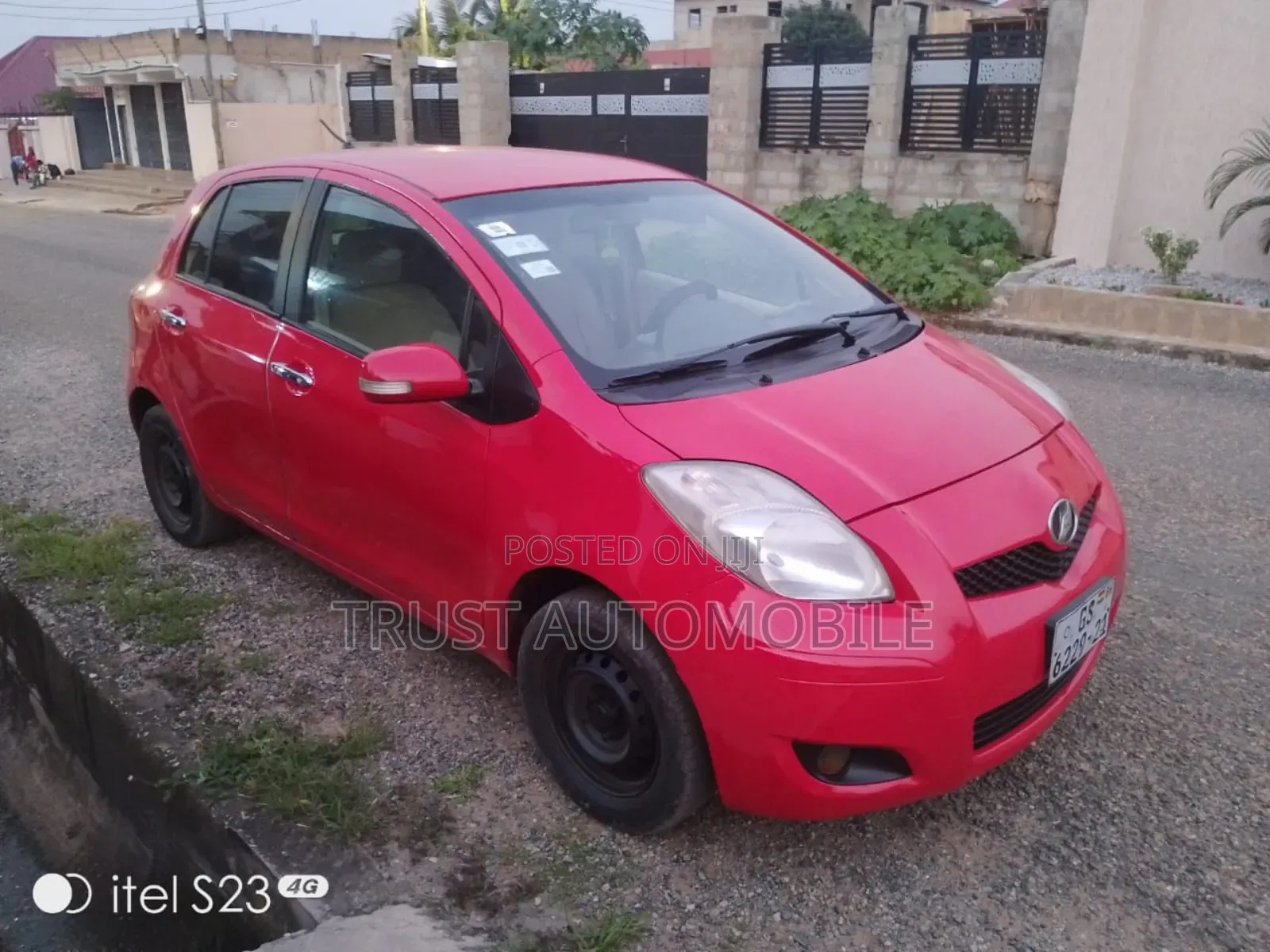 Toyota Vitz 1.3 FWD 5dr 2010 Red