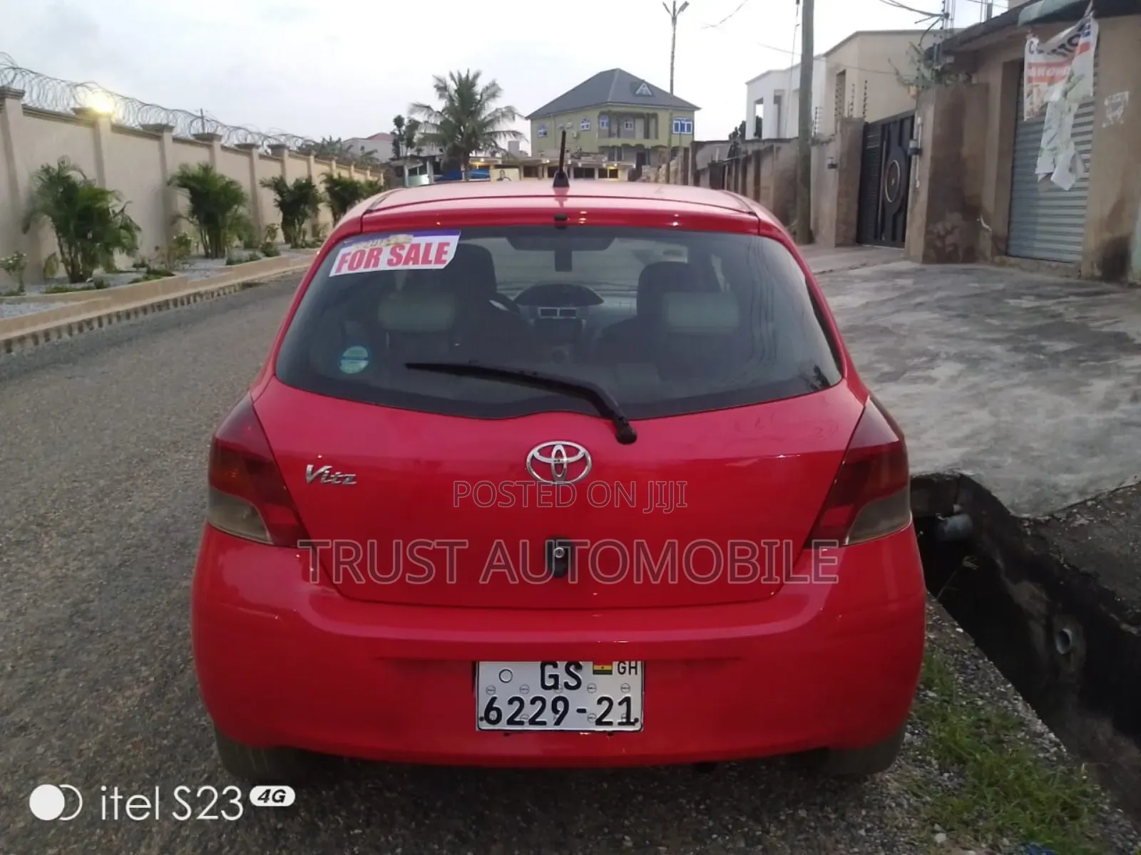 Toyota Vitz 1.3 FWD 5dr 2010 Red