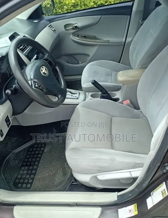 Toyota Corolla 2013 Brown