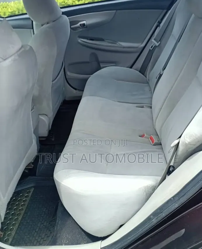 Toyota Corolla 2013 Brown