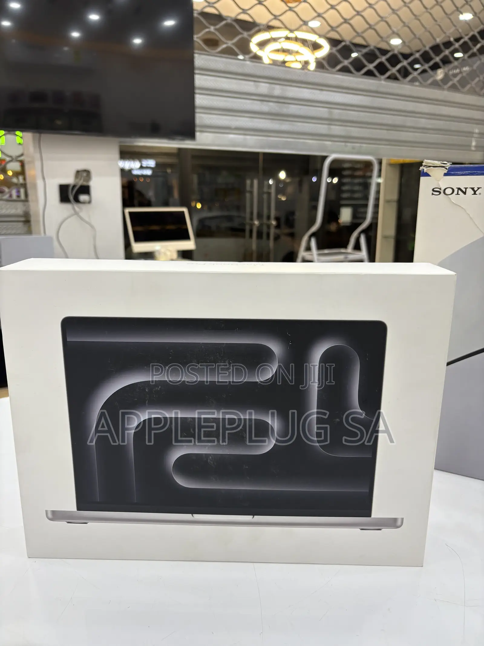 New Laptop Apple MacBook Pro 2025 M5 16GB Apple M5 SSD 512GB