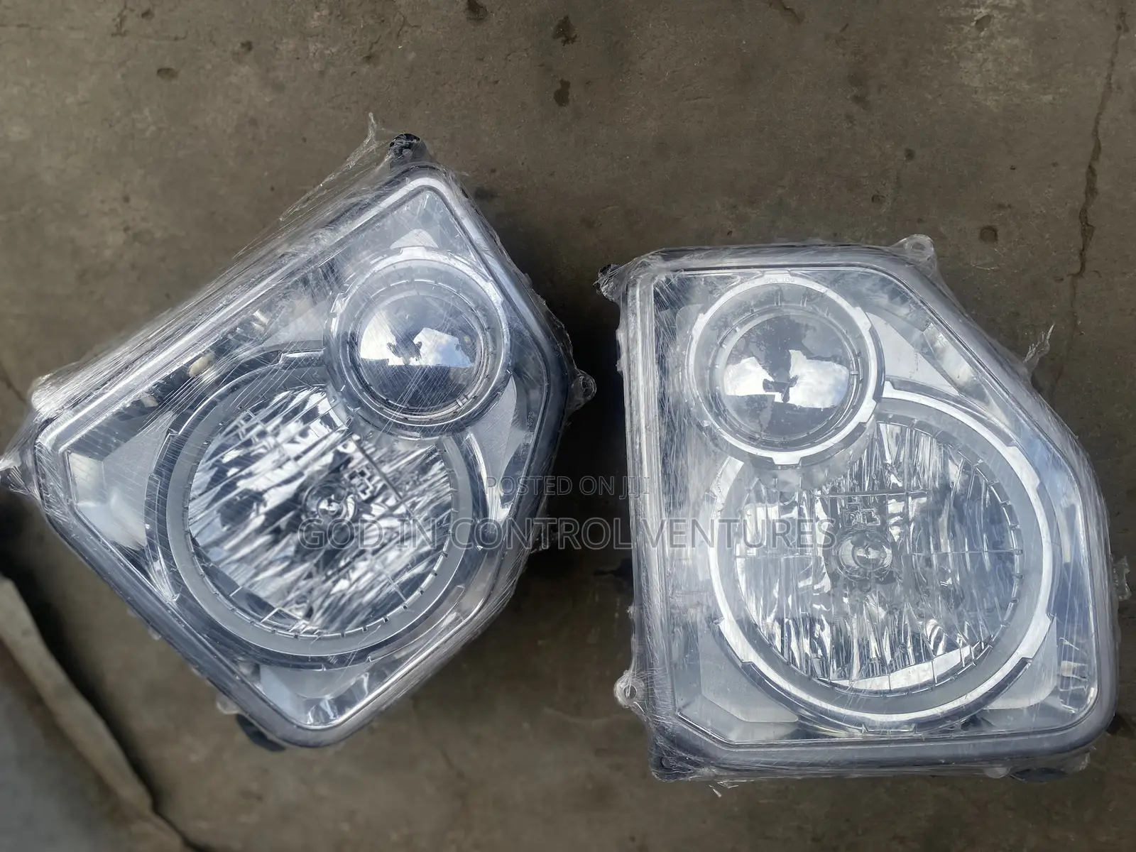 Jeep Liberty Headlight Pair