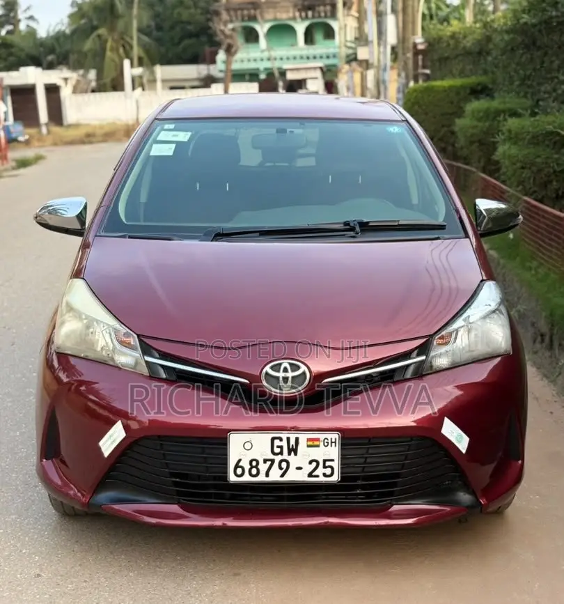 Toyota Vitz 1.3 AWD 5dr 2015 Burgundy