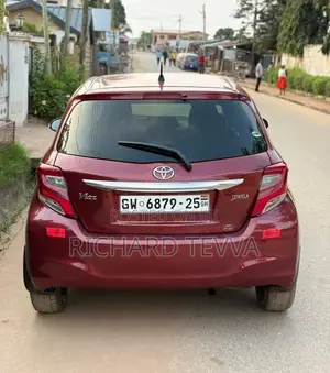 Toyota Vitz 1.3 AWD 5dr 2015 Burgundy