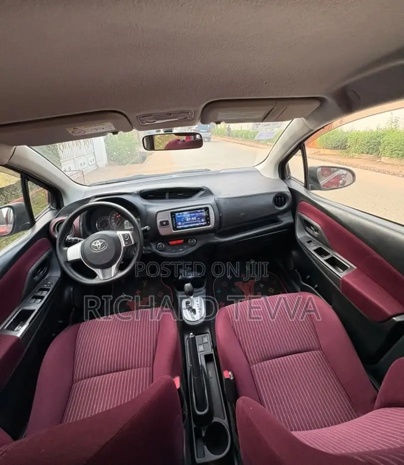 Toyota Vitz 1.3 AWD 5dr 2015 Burgundy