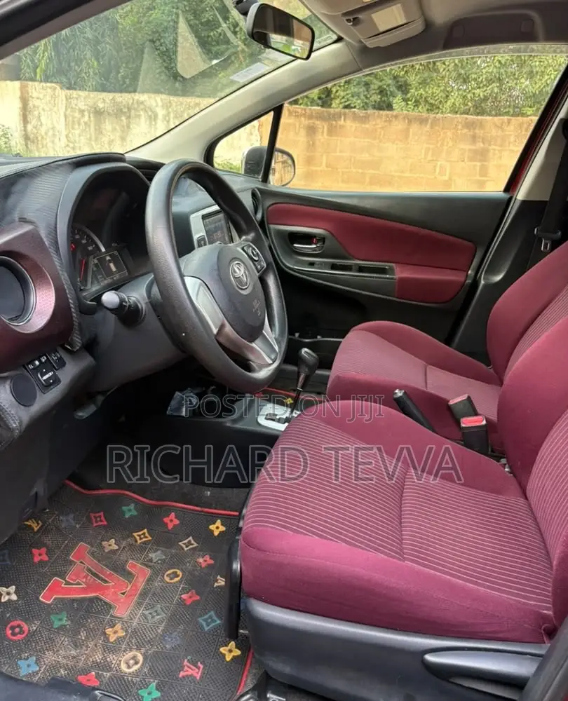 Toyota Vitz 1.3 AWD 5dr 2015 Burgundy