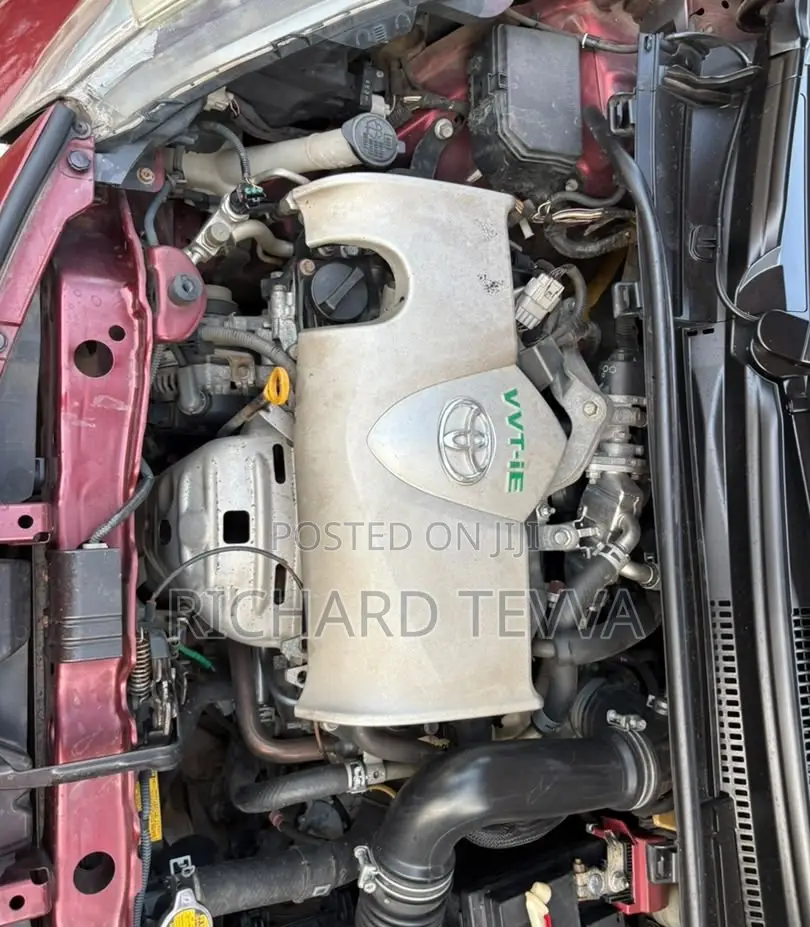 Toyota Vitz 1.3 AWD 5dr 2015 Burgundy