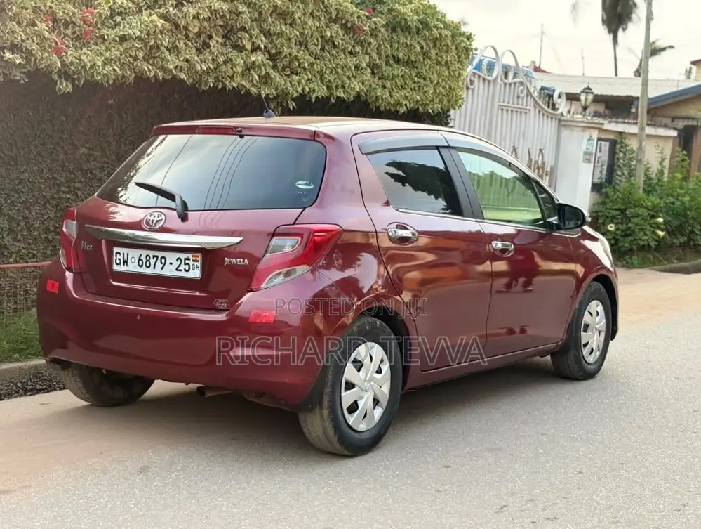 Toyota Vitz 1.3 AWD 5dr 2015 Burgundy