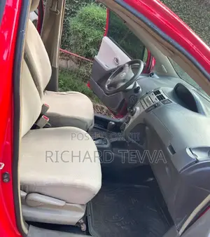 Toyota Vitz 1.3 AWD 5dr 2010 Red