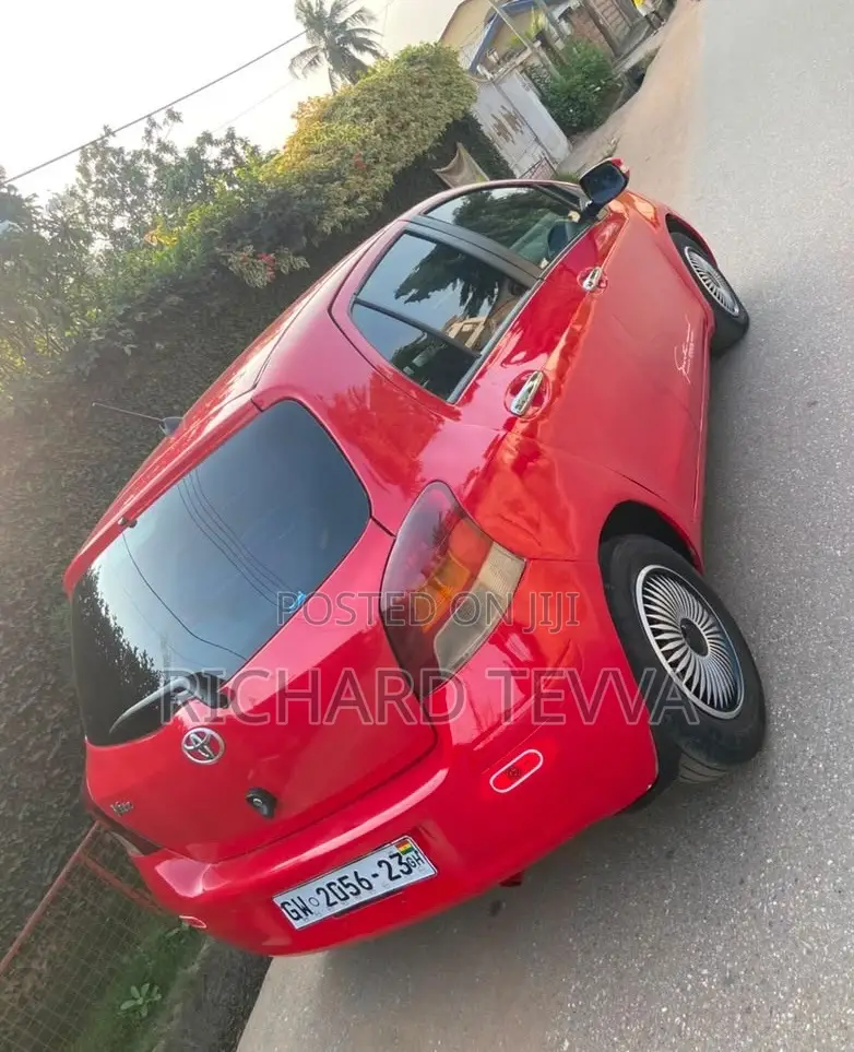 Toyota Vitz 1.3 AWD 5dr 2010 Red