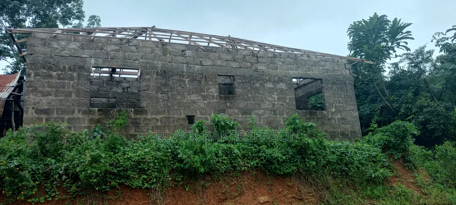 2bdrm Room & Parlour in Tarkwa Nsuaem for sale