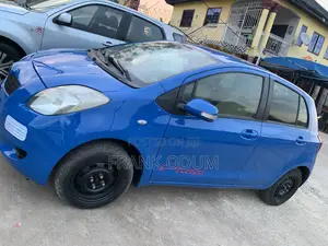 Toyota Vitz 1.3 AWD 3dr 2010 Blue