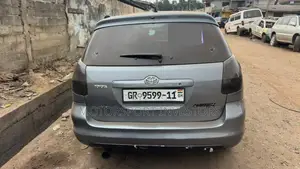 Toyota Matrix Hatchback FWD (1.8L 4cyl 5M) 2010 Gray