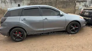 Toyota Matrix Hatchback FWD (1.8L 4cyl 5M) 2010 Gray