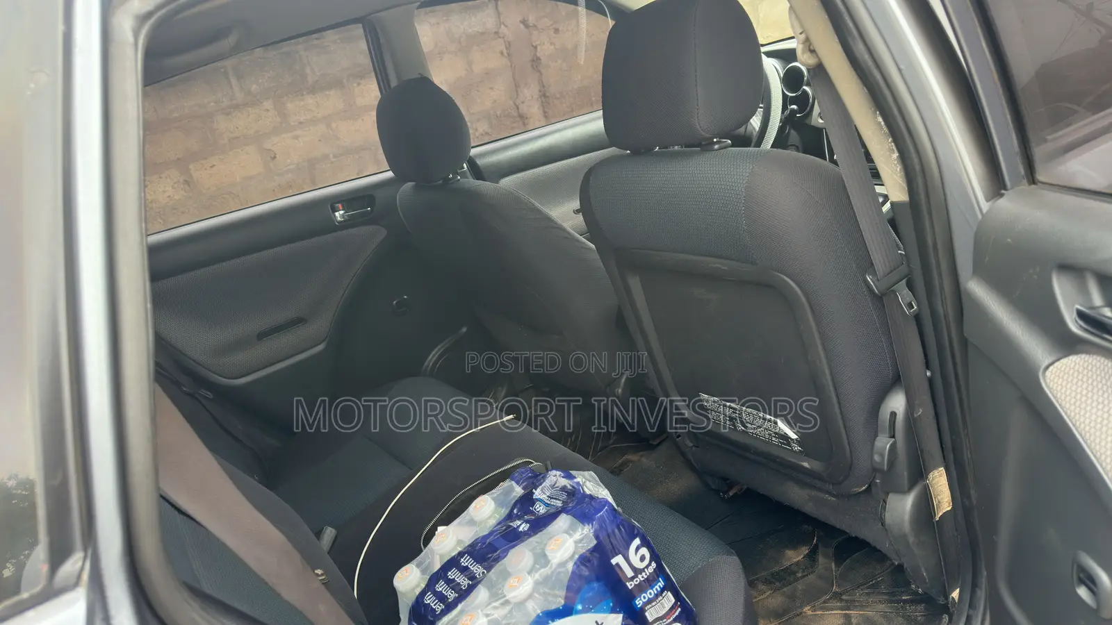 Toyota Matrix Hatchback FWD (1.8L 4cyl 5M) 2010 Gray