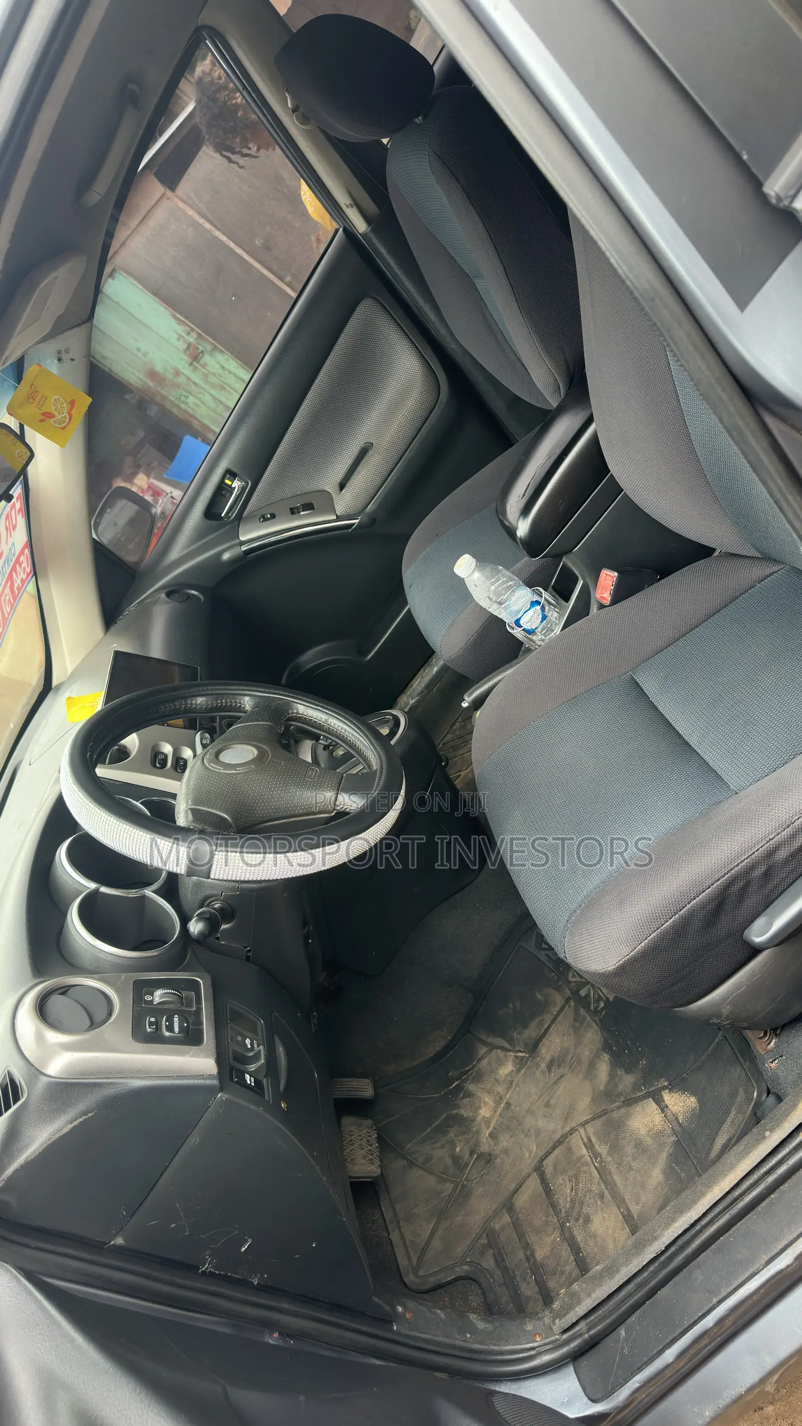 Toyota Matrix Hatchback FWD (1.8L 4cyl 5M) 2010 Gray