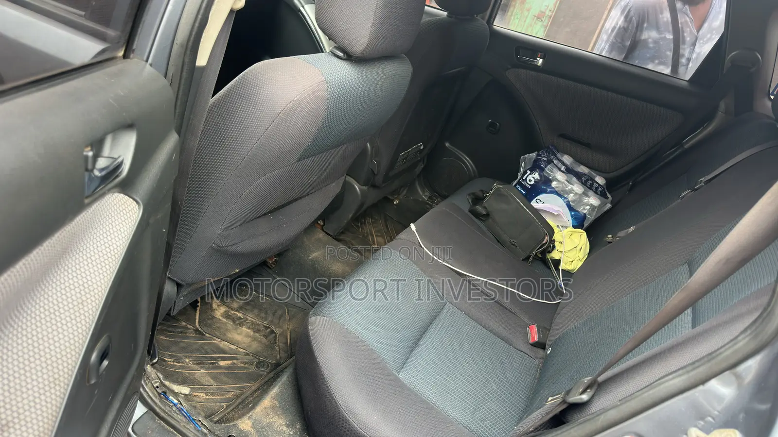 Toyota Matrix Hatchback FWD (1.8L 4cyl 5M) 2010 Gray