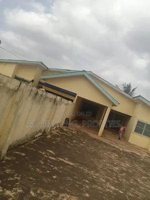 3bdrm House in Self Compound, Frafraha for rent