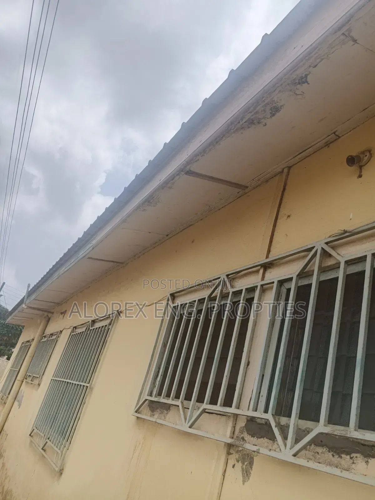 3bdrm House in Self Compound, Frafraha for rent