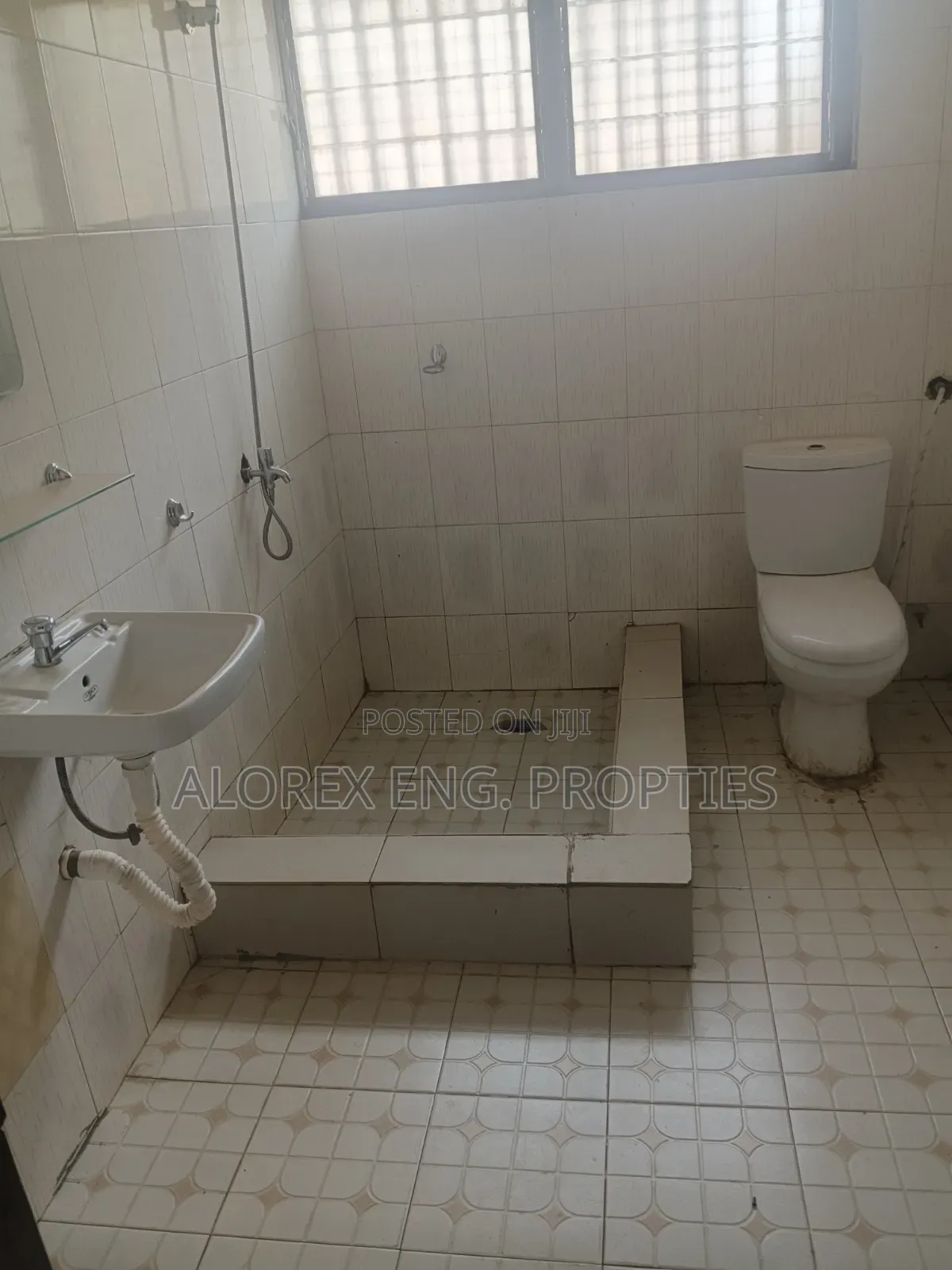 3bdrm House in Self Compound, Frafraha for rent