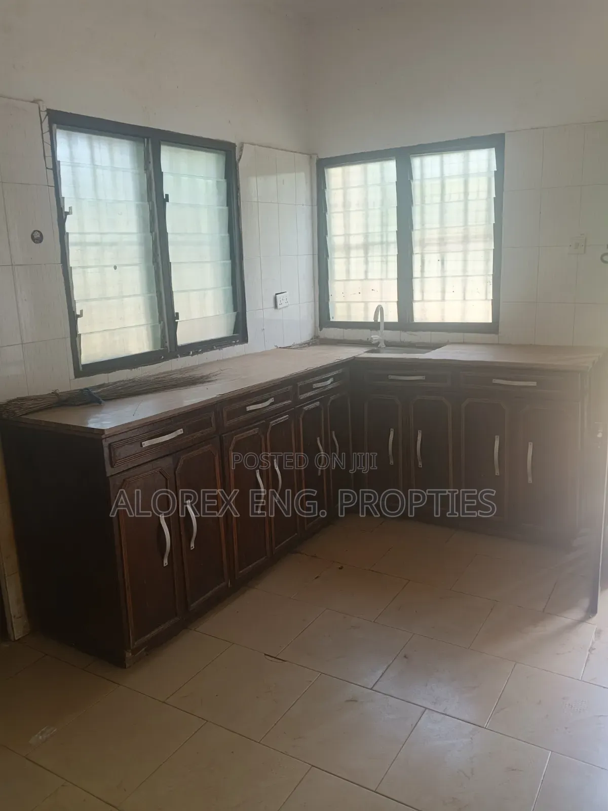 3bdrm House in Self Compound, Frafraha for rent