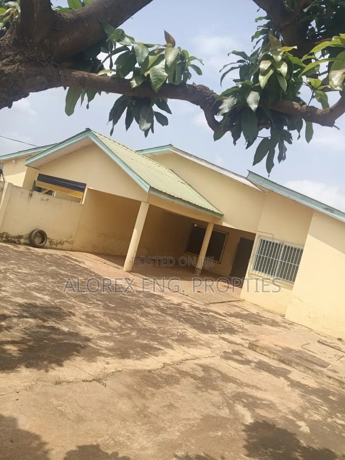 3bdrm House in Self Compound, Frafraha for rent