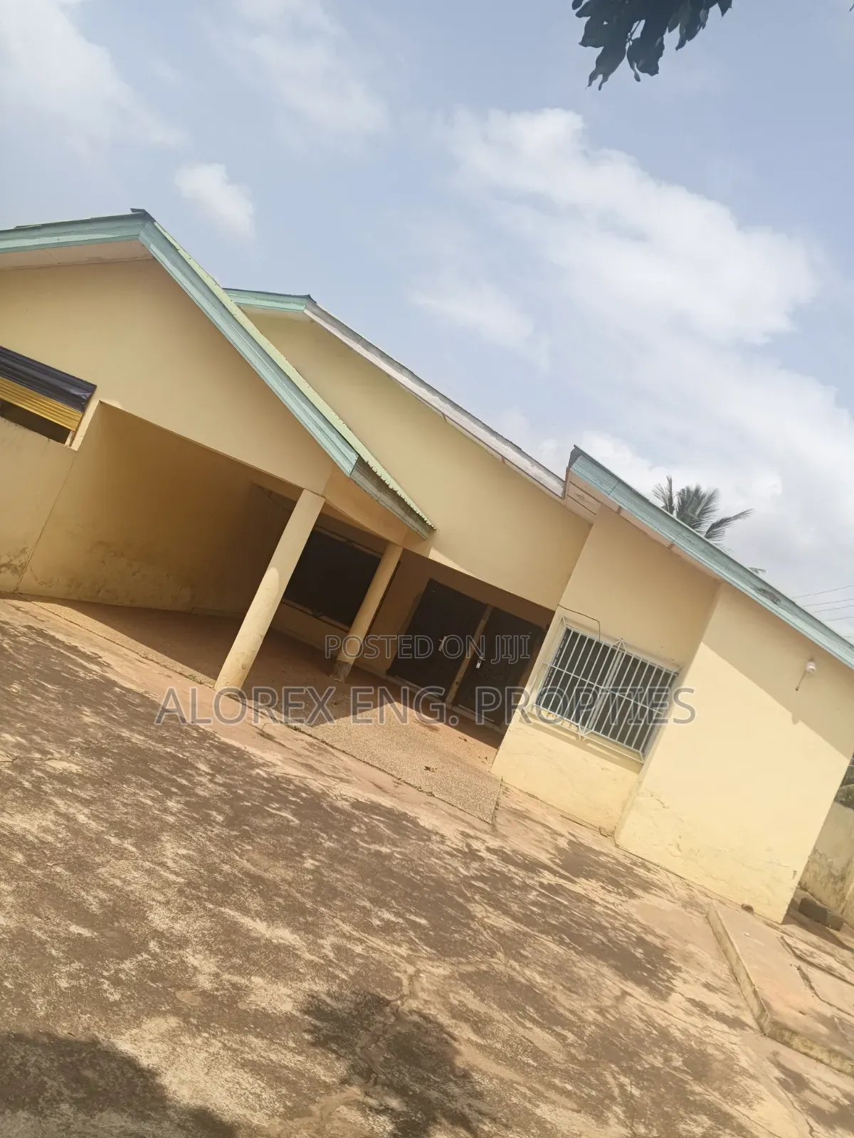3bdrm House in Self Compound, Frafraha for rent