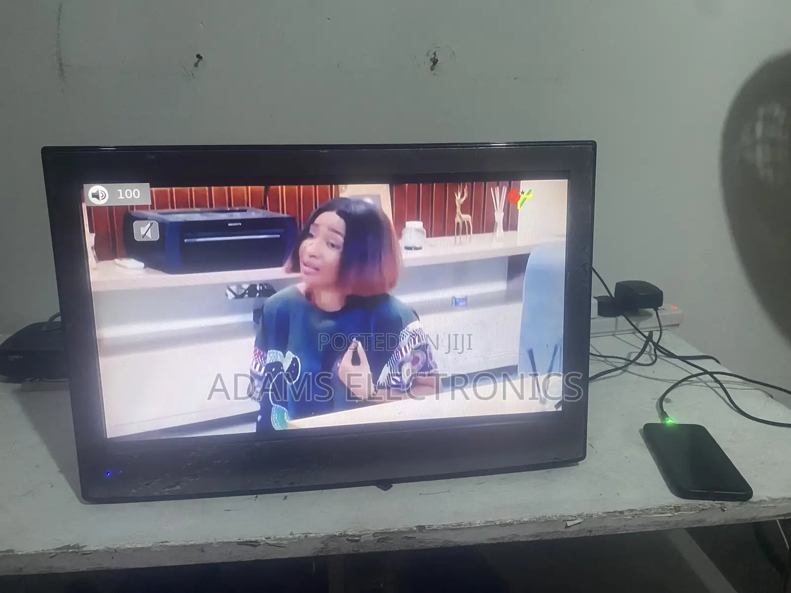 A Very Nice 22 Inches Analog TV for Sale
