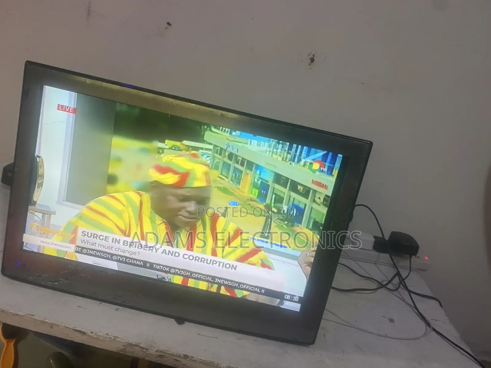 A Very Nice 22 Inches Analog TV for Sale