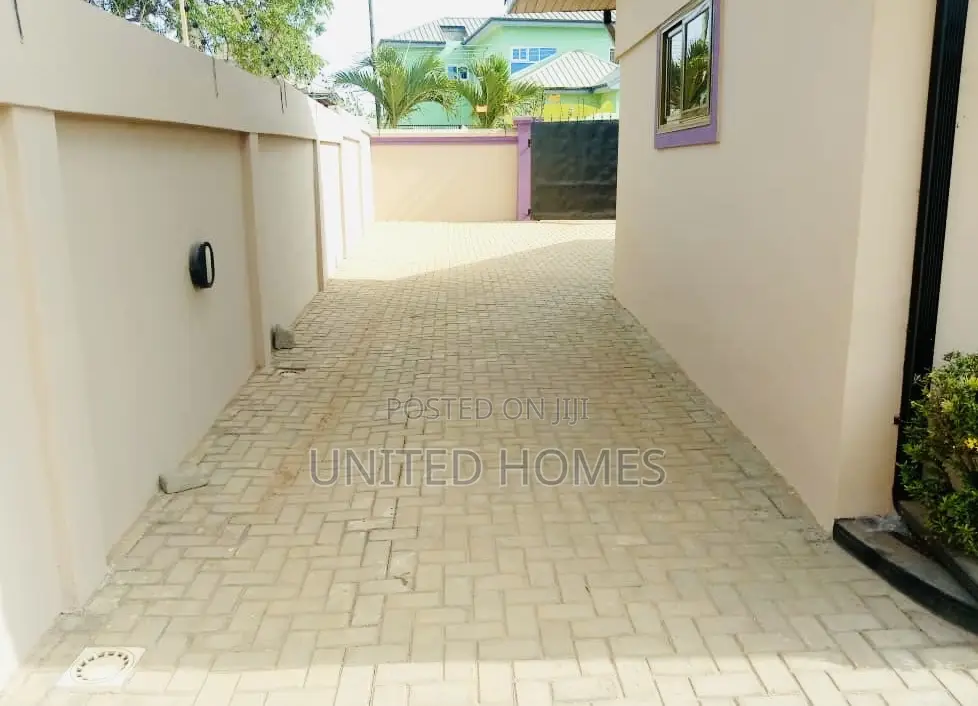3bdrm House in East Legon for rent