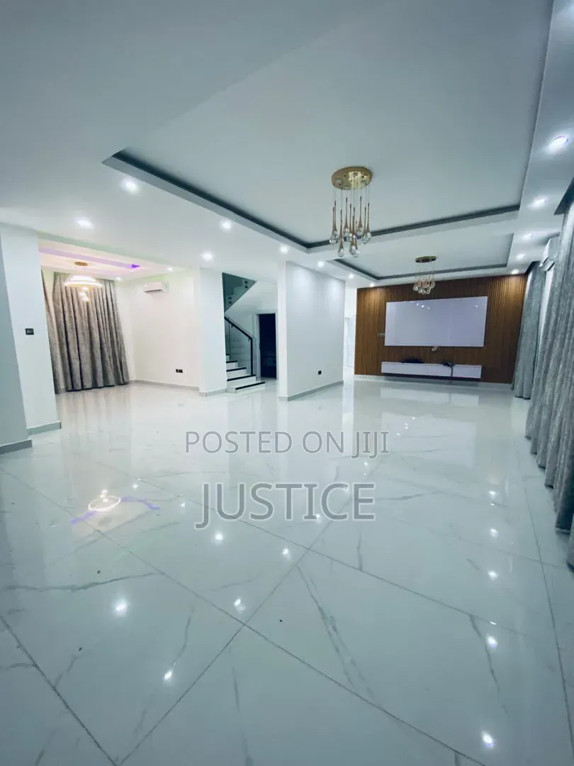 5bdrm House in Lakeside Estate for rent