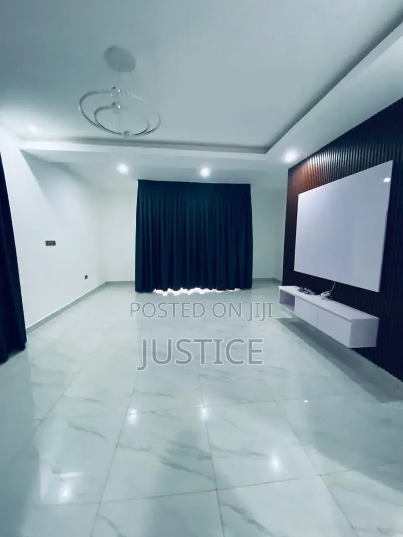 5bdrm House in Lakeside Estate for rent