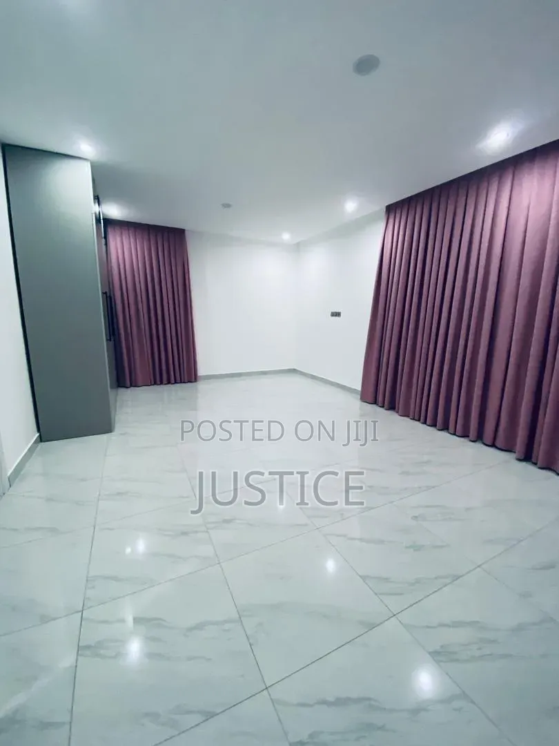 5bdrm House in Lakeside Estate for rent