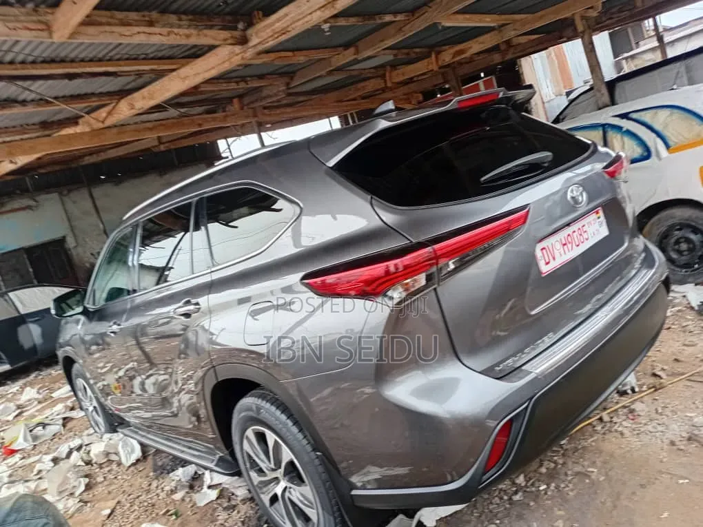 Toyota Highlander 2021 Gray