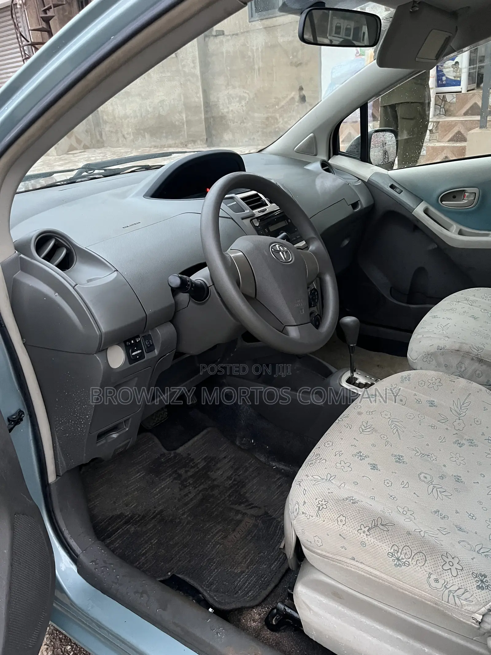 Toyota Vitz 2010