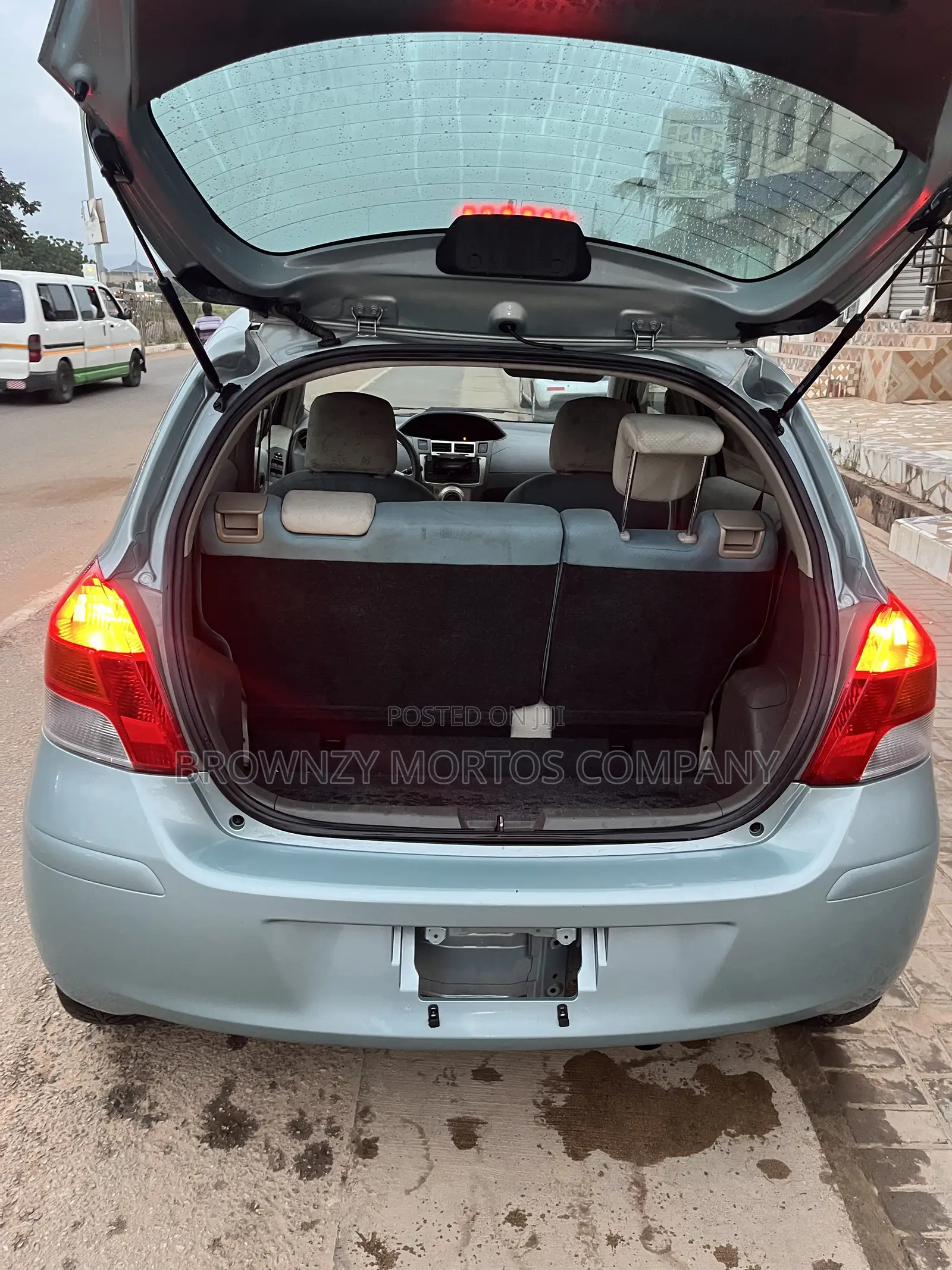Toyota Vitz 2010