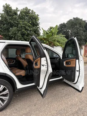 Land Rover Discovery Sport 2019 White