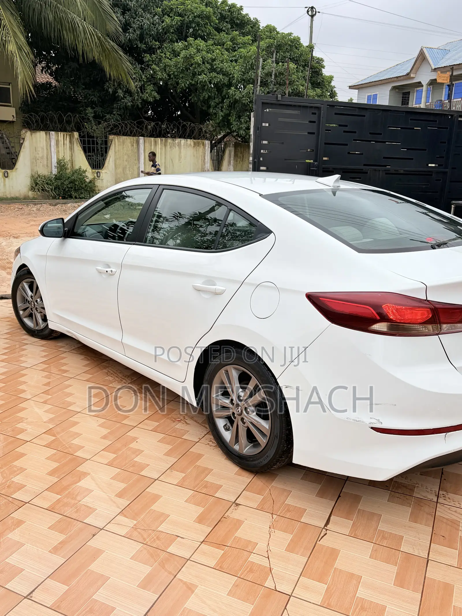 Hyundai Elantra Limited Sedan FWD (2.0L 4cyl 6A) 2017 White