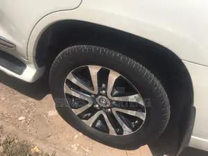 Toyota Land Cruiser 2021 White