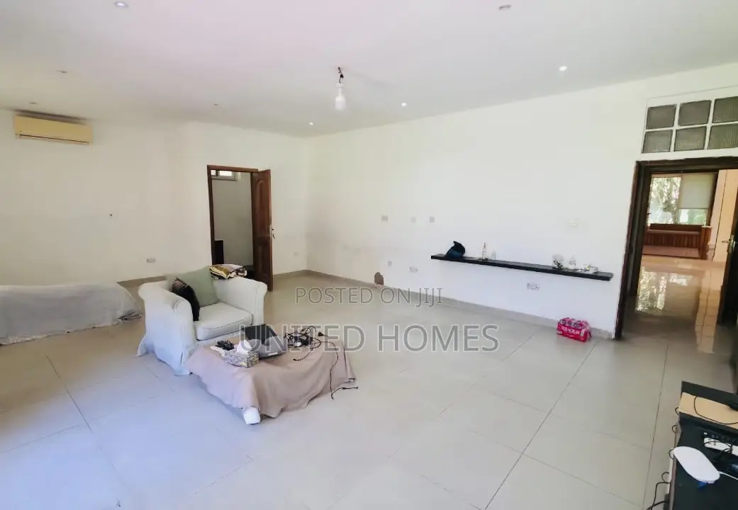 6bdrm House in Airport Residential Area for rent