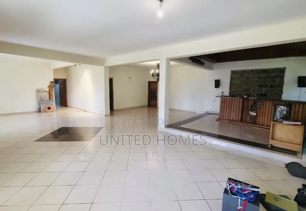6bdrm House in Airport Residential Area for rent