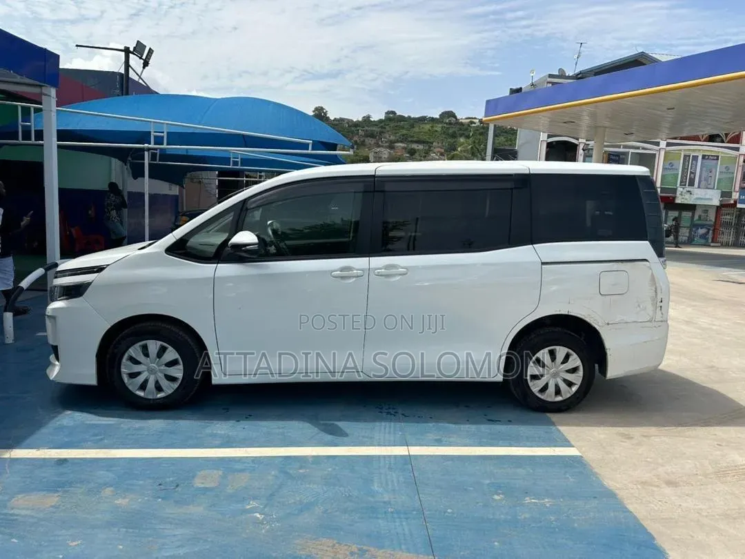Toyota Voxy 2015 White