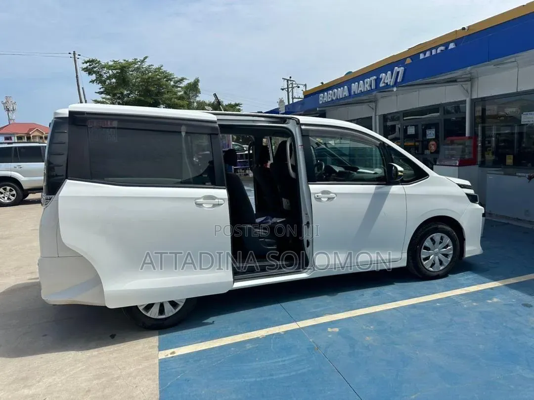 Toyota Voxy 2015 White
