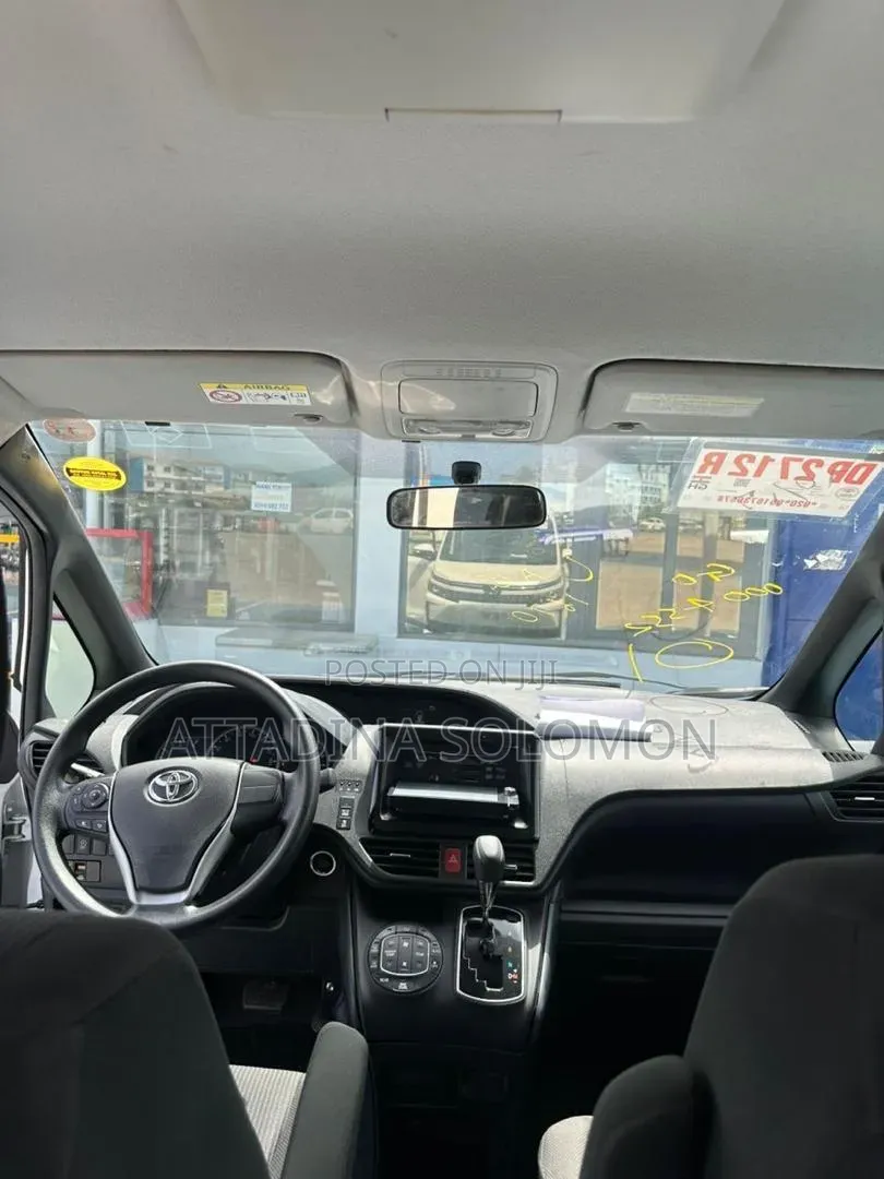 Toyota Voxy 2015 White