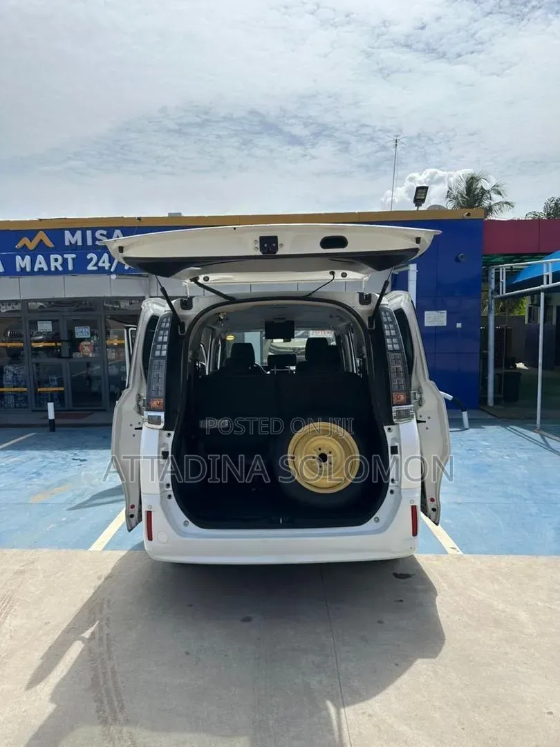 Toyota Voxy 2015 White