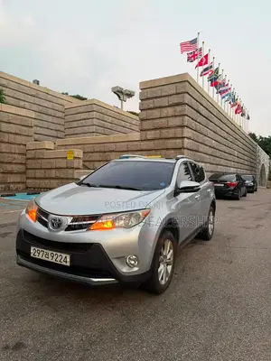 Toyota RAV4 Limited 4dr SUV (2.5L 4cyl 6A) 2014 Gray