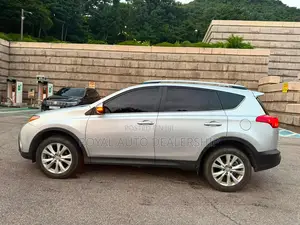 Toyota RAV4 Limited 4dr SUV (2.5L 4cyl 6A) 2014 Gray
