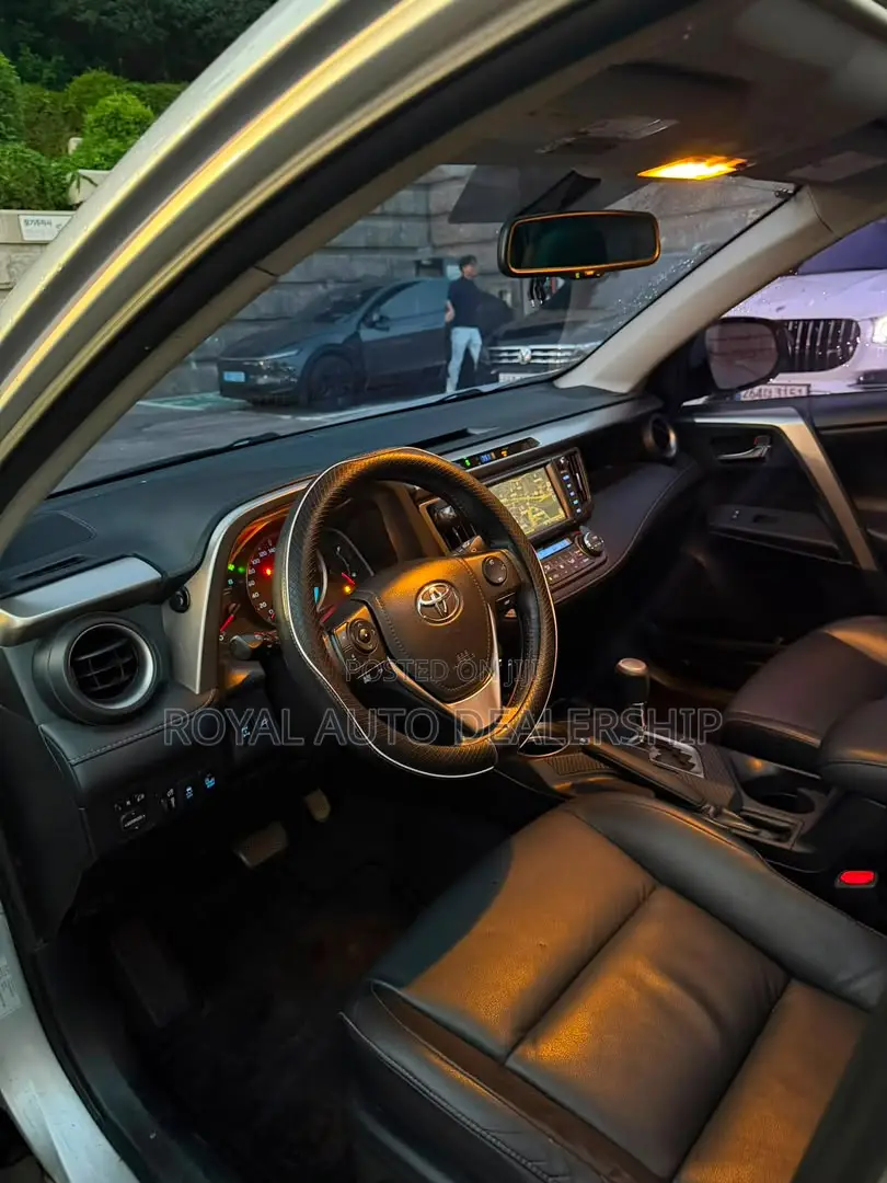 Toyota RAV4 Limited 4dr SUV (2.5L 4cyl 6A) 2014 Gray