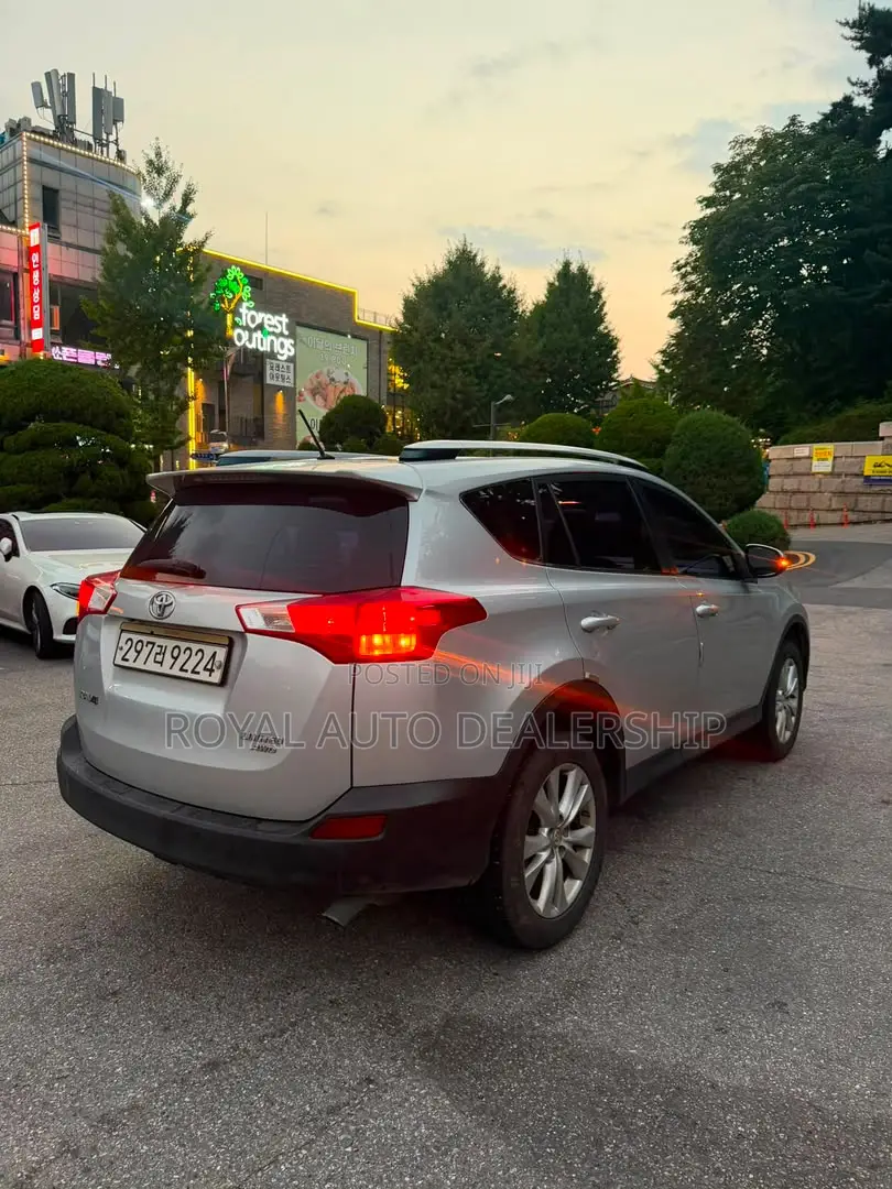 Toyota RAV4 Limited 4dr SUV (2.5L 4cyl 6A) 2014 Gray